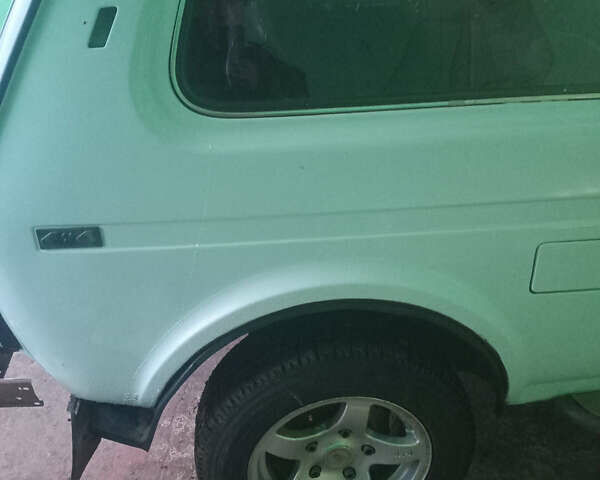 Белый ВАЗ 2121 Нива, объемом двигателя 1.6 л и пробегом 100 тыс. км за 3000 $, фото 10 на Automoto.ua