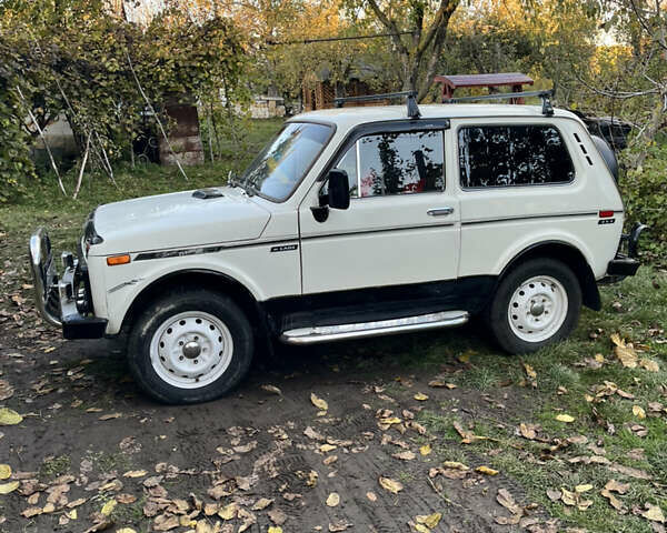 Білий ВАЗ 2121 Нива, об'ємом двигуна 1.6 л та пробігом 170 тис. км за 3200 $, фото 1 на Automoto.ua