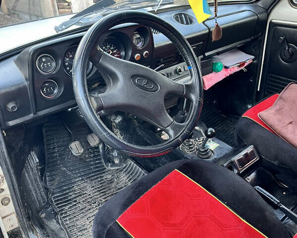 Білий ВАЗ 2121 Нива, об'ємом двигуна 1.6 л та пробігом 170 тис. км за 3200 $, фото 5 на Automoto.ua