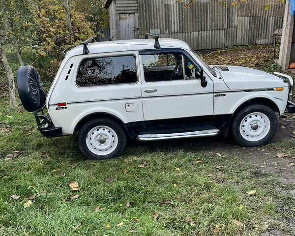 Білий ВАЗ 2121 Нива, об'ємом двигуна 1.6 л та пробігом 170 тис. км за 3200 $, фото 3 на Automoto.ua