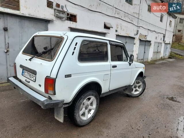 Белый ВАЗ 2121 Нива, объемом двигателя 1.7 л и пробегом 175 тыс. км за 3700 $, фото 2 на Automoto.ua