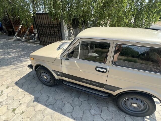 Бежевый ВАЗ 2121, объемом двигателя 1.6 л и пробегом 150 тыс. км за 1600 $, фото 4 на Automoto.ua