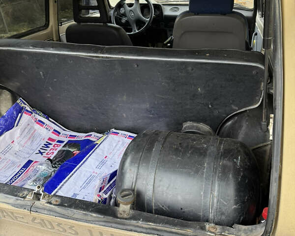 Бежевий ВАЗ 2121 Нива, об'ємом двигуна 1.6 л та пробігом 100 тис. км за 2150 $, фото 6 на Automoto.ua