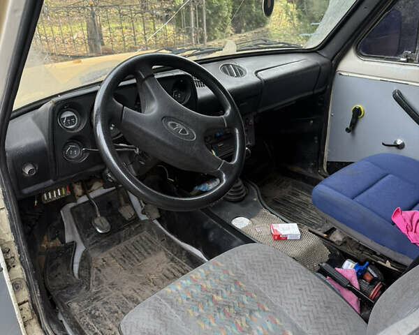 Бежевий ВАЗ 2121 Нива, об'ємом двигуна 1.6 л та пробігом 100 тис. км за 2150 $, фото 5 на Automoto.ua