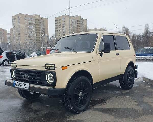 Бежевый ВАЗ 2121 Нива, объемом двигателя 1.6 л и пробегом 14 тыс. км за 2600 $, фото 3 на Automoto.ua
