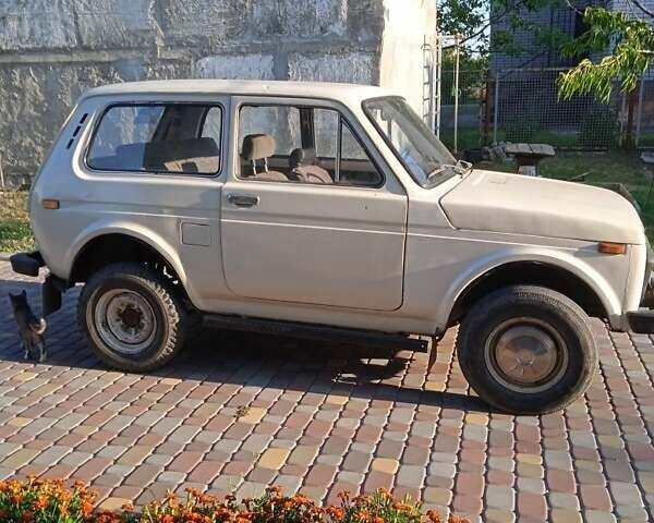 Бежевый ВАЗ 2121 Нива, объемом двигателя 1.6 л и пробегом 80 тыс. км за 1700 $, фото 2 на Automoto.ua