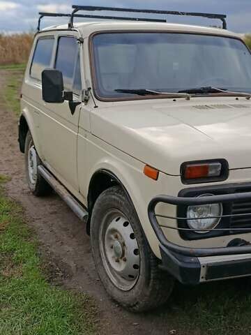 Бежевый ВАЗ 2121 Нива, объемом двигателя 1.6 л и пробегом 50 тыс. км за 2000 $, фото 5 на Automoto.ua