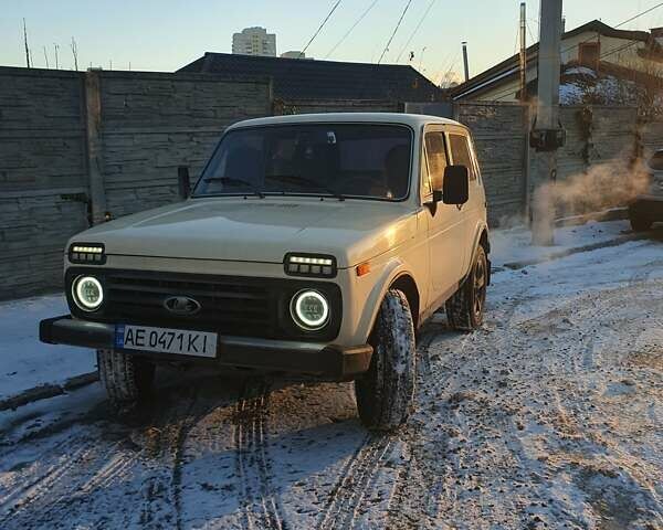 Бежевый ВАЗ 2121 Нива, объемом двигателя 1.6 л и пробегом 16 тыс. км за 2100 $, фото 4 на Automoto.ua