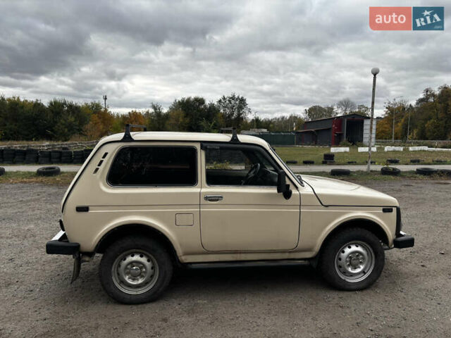 Бежевий ВАЗ 2121 Нива, об'ємом двигуна 1.6 л та пробігом 64 тис. км за 2550 $, фото 11 на Automoto.ua
