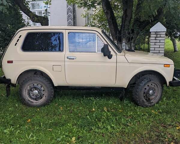 Бежевый ВАЗ 2121 Нива, объемом двигателя 1.59 л и пробегом 102 тыс. км за 3500 $, фото 1 на Automoto.ua