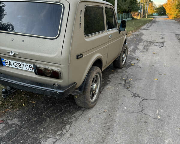 Бежевий ВАЗ 2121 Нива, об'ємом двигуна 1.6 л та пробігом 180 тис. км за 3000 $, фото 3 на Automoto.ua