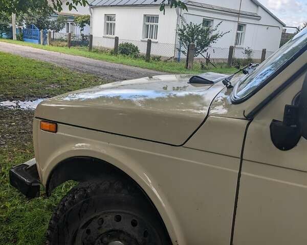 Бежевый ВАЗ 2121 Нива, объемом двигателя 1.59 л и пробегом 102 тыс. км за 3500 $, фото 4 на Automoto.ua