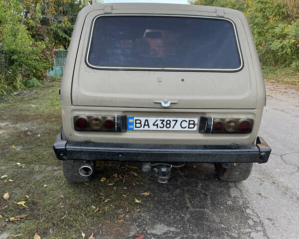 Бежевий ВАЗ 2121 Нива, об'ємом двигуна 1.6 л та пробігом 180 тис. км за 3000 $, фото 5 на Automoto.ua