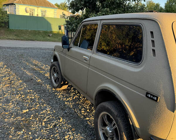 Бежевий ВАЗ 2121 Нива, об'ємом двигуна 1.6 л та пробігом 180 тис. км за 3000 $, фото 6 на Automoto.ua