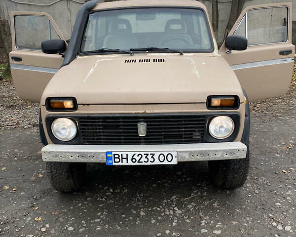 Бежевый ВАЗ 2121 Нива, объемом двигателя 1.57 л и пробегом 300 тыс. км за 1400 $, фото 2 на Automoto.ua