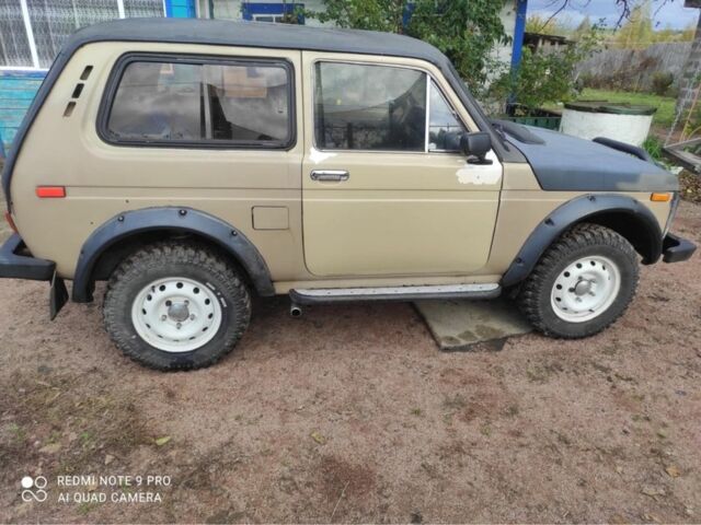 Бежевый ВАЗ 2121 Нива, объемом двигателя 1.6 л и пробегом 300 тыс. км за 1536 $, фото 2 на Automoto.ua