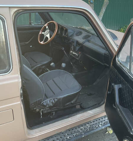 Бежевый ВАЗ 2121 Нива, объемом двигателя 1.6 л и пробегом 100 тыс. км за 2000 $, фото 6 на Automoto.ua