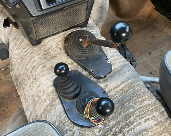 Бежевый ВАЗ 2121 Нива, объемом двигателя 1.57 л и пробегом 300 тыс. км за 1400 $, фото 12 на Automoto.ua