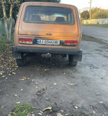 Бежевый ВАЗ 2121 Нива, объемом двигателя 1.6 л и пробегом 100 тыс. км за 2000 $, фото 4 на Automoto.ua