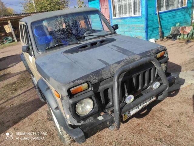 Бежевый ВАЗ 2121 Нива, объемом двигателя 1.6 л и пробегом 300 тыс. км за 1536 $, фото 1 на Automoto.ua