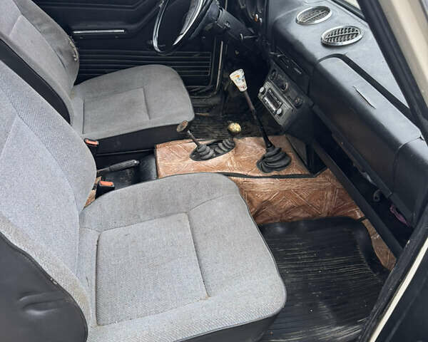 Бежевий ВАЗ 2121 Нива, об'ємом двигуна 1.6 л та пробігом 134 тис. км за 2200 $, фото 2 на Automoto.ua