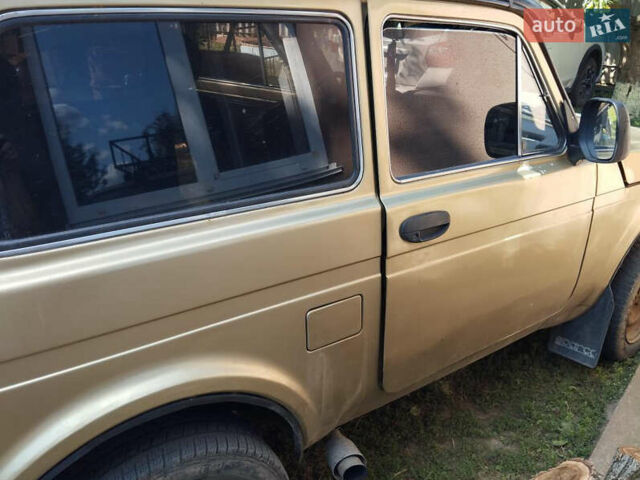 Бежевый ВАЗ 2121 Нива, объемом двигателя 1.6 л и пробегом 150 тыс. км за 2300 $, фото 1 на Automoto.ua