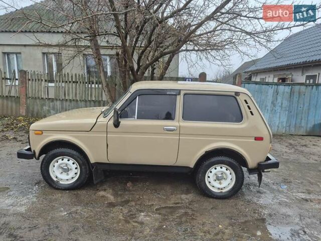 Бежевый ВАЗ 2121 Нива, объемом двигателя 1.57 л и пробегом 150 тыс. км за 2200 $, фото 2 на Automoto.ua