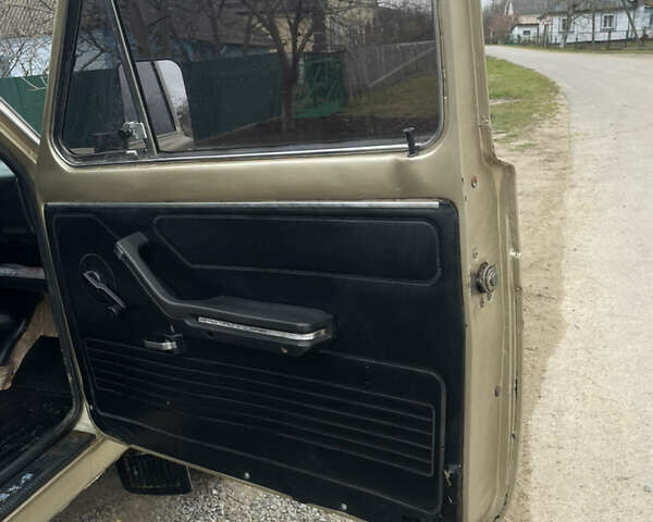 Бежевый ВАЗ 2121 Нива, объемом двигателя 1.6 л и пробегом 60 тыс. км за 2300 $, фото 7 на Automoto.ua