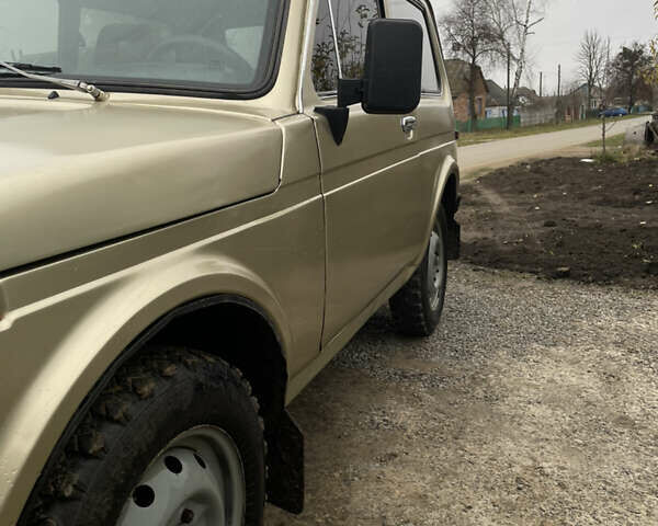 Бежевый ВАЗ 2121 Нива, объемом двигателя 1.6 л и пробегом 60 тыс. км за 2300 $, фото 6 на Automoto.ua