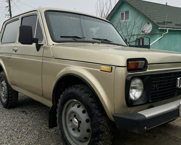 Бежевый ВАЗ 2121 Нива, объемом двигателя 1.6 л и пробегом 60 тыс. км за 2300 $, фото 2 на Automoto.ua