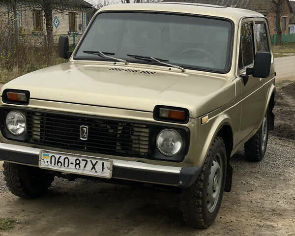 Бежевый ВАЗ 2121 Нива, объемом двигателя 1.6 л и пробегом 60 тыс. км за 2300 $, фото 1 на Automoto.ua