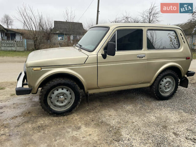 Бежевый ВАЗ 2121 Нива, объемом двигателя 1.6 л и пробегом 60 тыс. км за 2300 $, фото 12 на Automoto.ua