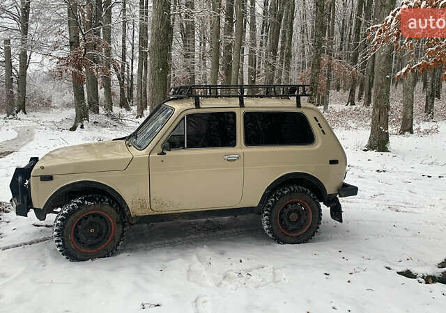Бежевый ВАЗ 2121 Нива, объемом двигателя 1.57 л и пробегом 20 тыс. км за 3000 $, фото 13 на Automoto.ua