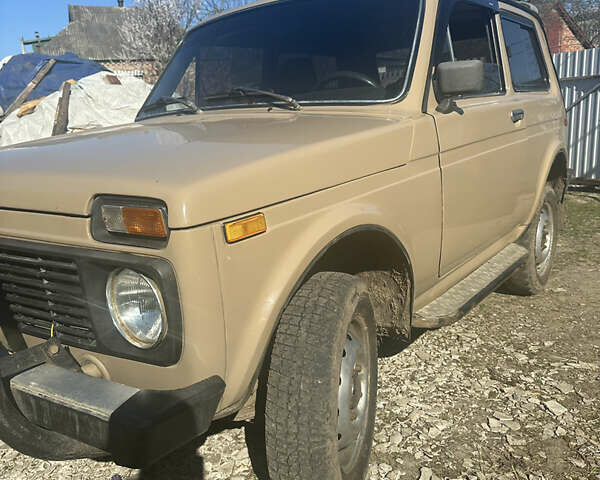 Бежевый ВАЗ 2121 Нива, объемом двигателя 1.7 л и пробегом 150 тыс. км за 2800 $, фото 2 на Automoto.ua