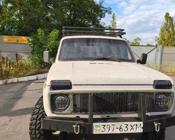 Бежевий ВАЗ 2121 Нива, об'ємом двигуна 1.6 л та пробігом 80 тис. км за 2000 $, фото 5 на Automoto.ua