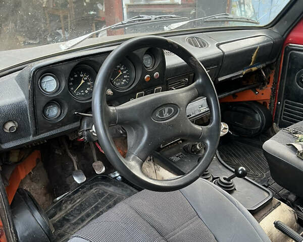 Черный ВАЗ 2121 Нива, объемом двигателя 1.6 л и пробегом 100 тыс. км за 950 $, фото 6 на Automoto.ua