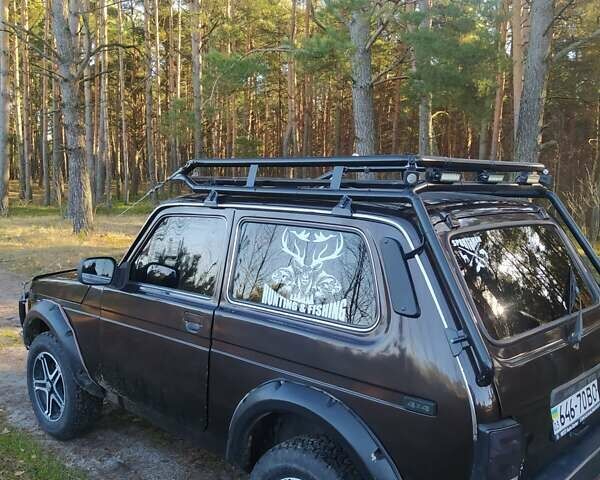 Чорний ВАЗ 2121 Нива, об'ємом двигуна 0 л та пробігом 150 тис. км за 4000 $, фото 4 на Automoto.ua