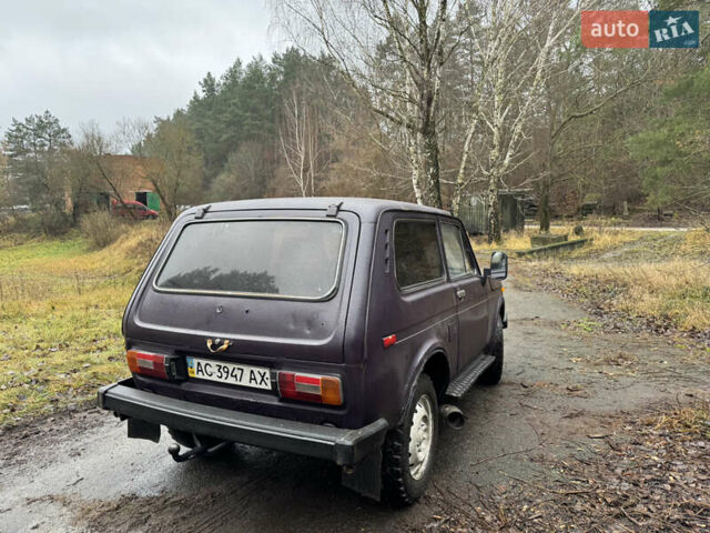 Фиолетовый ВАЗ 2121 Нива, объемом двигателя 1.6 л и пробегом 300 тыс. км за 1650 $, фото 4 на Automoto.ua