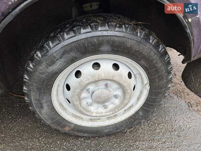 Фиолетовый ВАЗ 2121 Нива, объемом двигателя 1.6 л и пробегом 300 тыс. км за 1650 $, фото 3 на Automoto.ua