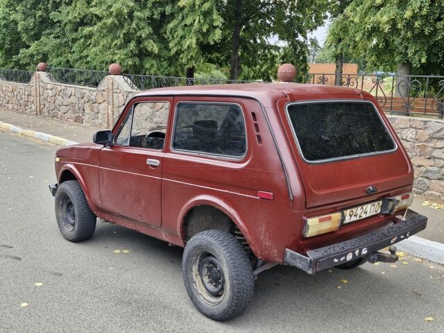 Красный ВАЗ 2121, объемом двигателя 2 л и пробегом 234 тыс. км за 750 $, фото 3 на Automoto.ua