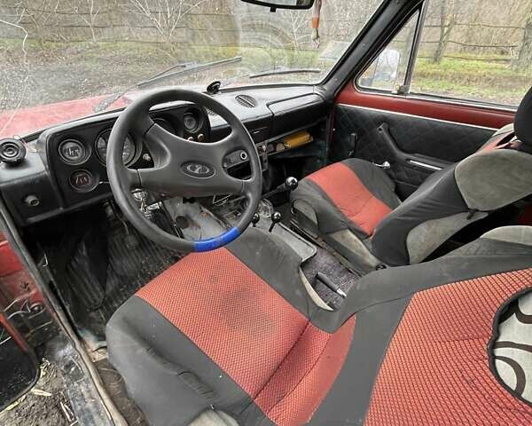 Красный ВАЗ 2121 Нива, объемом двигателя 1.58 л и пробегом 200 тыс. км за 1500 $, фото 5 на Automoto.ua