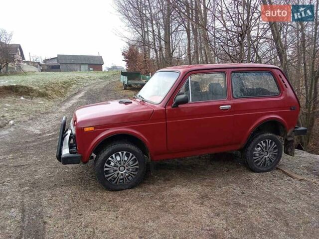 Красный ВАЗ 2121 Нива, объемом двигателя 1.6 л и пробегом 200 тыс. км за 1800 $, фото 3 на Automoto.ua