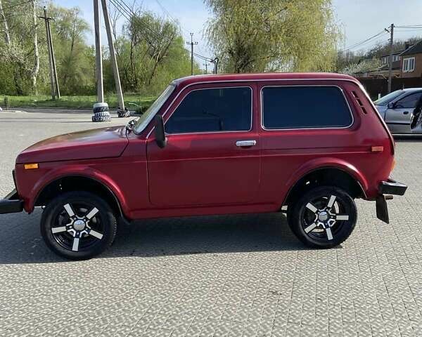 Красный ВАЗ 2121 Нива, объемом двигателя 1.57 л и пробегом 300 тыс. км за 2700 $, фото 6 на Automoto.ua