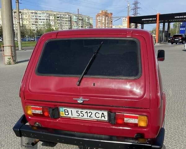 Красный ВАЗ 2121 Нива, объемом двигателя 1.57 л и пробегом 300 тыс. км за 2700 $, фото 1 на Automoto.ua
