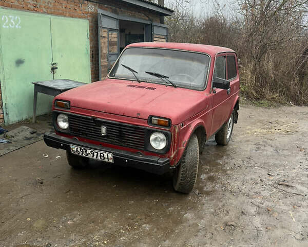 Красный ВАЗ 2121 Нива, объемом двигателя 1.6 л и пробегом 200 тыс. км за 1200 $, фото 1 на Automoto.ua