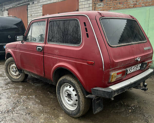 Красный ВАЗ 2121 Нива, объемом двигателя 1.6 л и пробегом 200 тыс. км за 1200 $, фото 3 на Automoto.ua