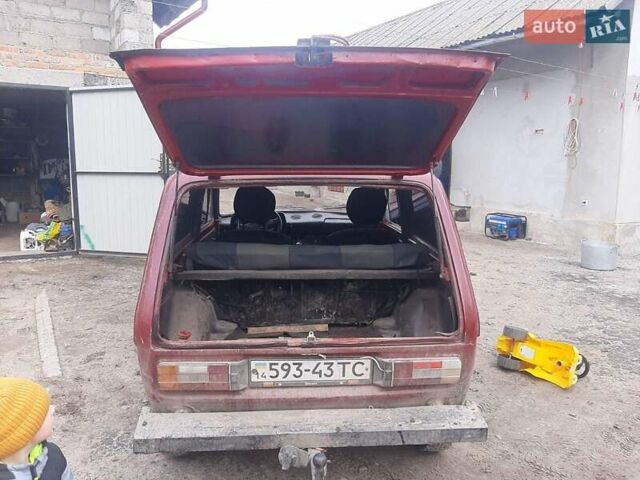 Красный ВАЗ 2121 Нива, объемом двигателя 1.6 л и пробегом 10 тыс. км за 1500 $, фото 3 на Automoto.ua