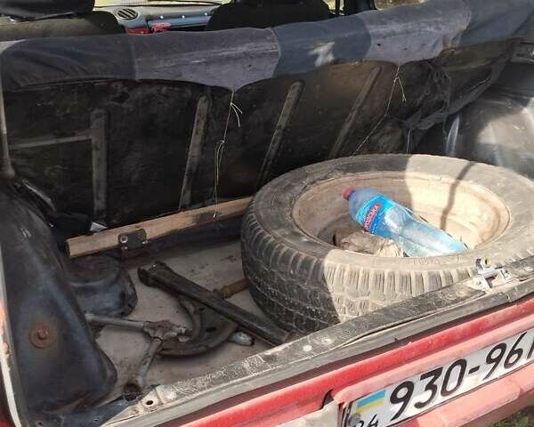 Красный ВАЗ 2121 Нива, объемом двигателя 1.6 л и пробегом 180 тыс. км за 1060 $, фото 5 на Automoto.ua