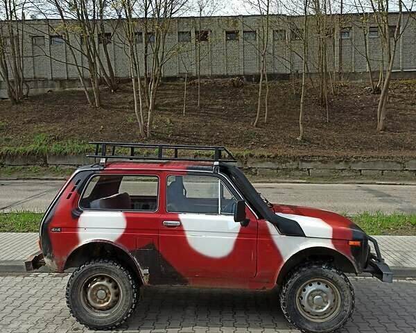 Красный ВАЗ 2121 Нива, объемом двигателя 1.6 л и пробегом 150 тыс. км за 2400 $, фото 2 на Automoto.ua