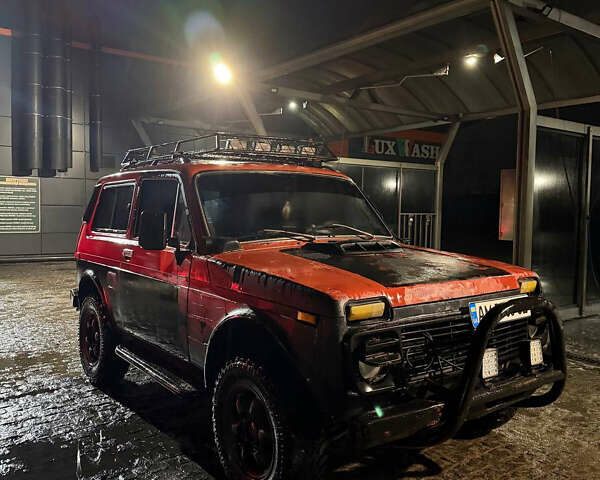 Красный ВАЗ 2121 Нива, объемом двигателя 1.57 л и пробегом 100 тыс. км за 1999 $, фото 3 на Automoto.ua